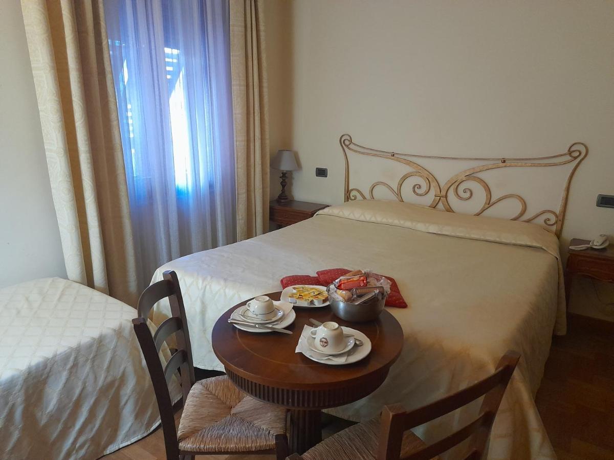 Petit Chateau Монтекатини Терме Екстериор снимка