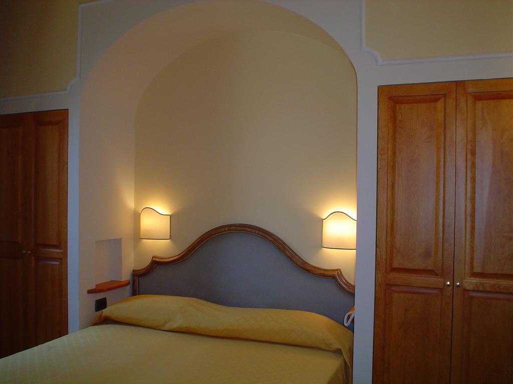 Petit Chateau Монтекатини Терме Екстериор снимка