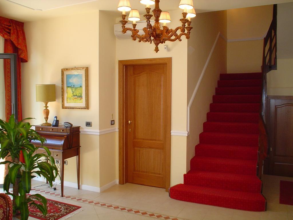 Petit Chateau Монтекатини Терме Екстериор снимка