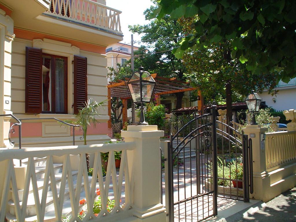 Petit Chateau Монтекатини Терме Екстериор снимка